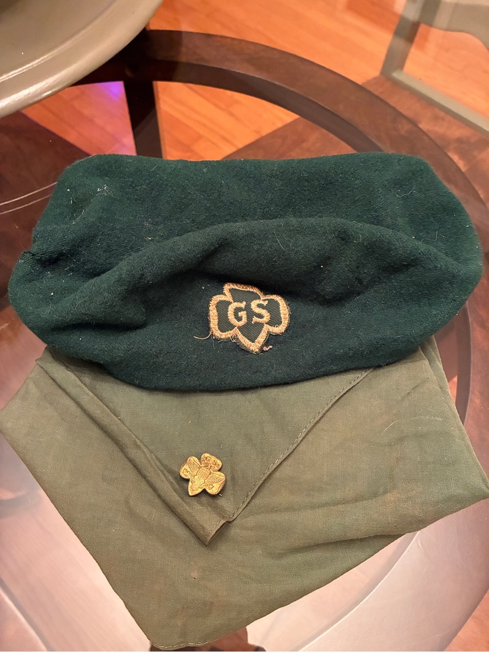 Vintage 1950's Girl Scouts green wool beret & neckerchief with pin